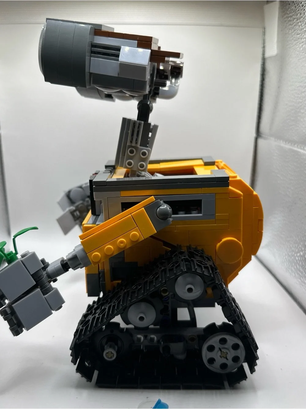 Disney WALL·E and EVE Yellow & White Buildable Toy Set